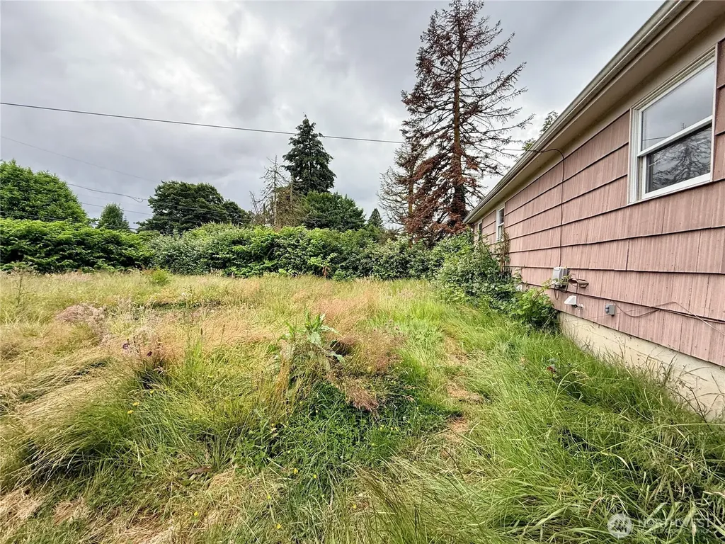2827 Ocean Beach Highway Longview WA 98632