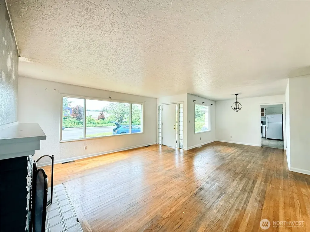 2827 Ocean Beach Highway Longview WA 98632