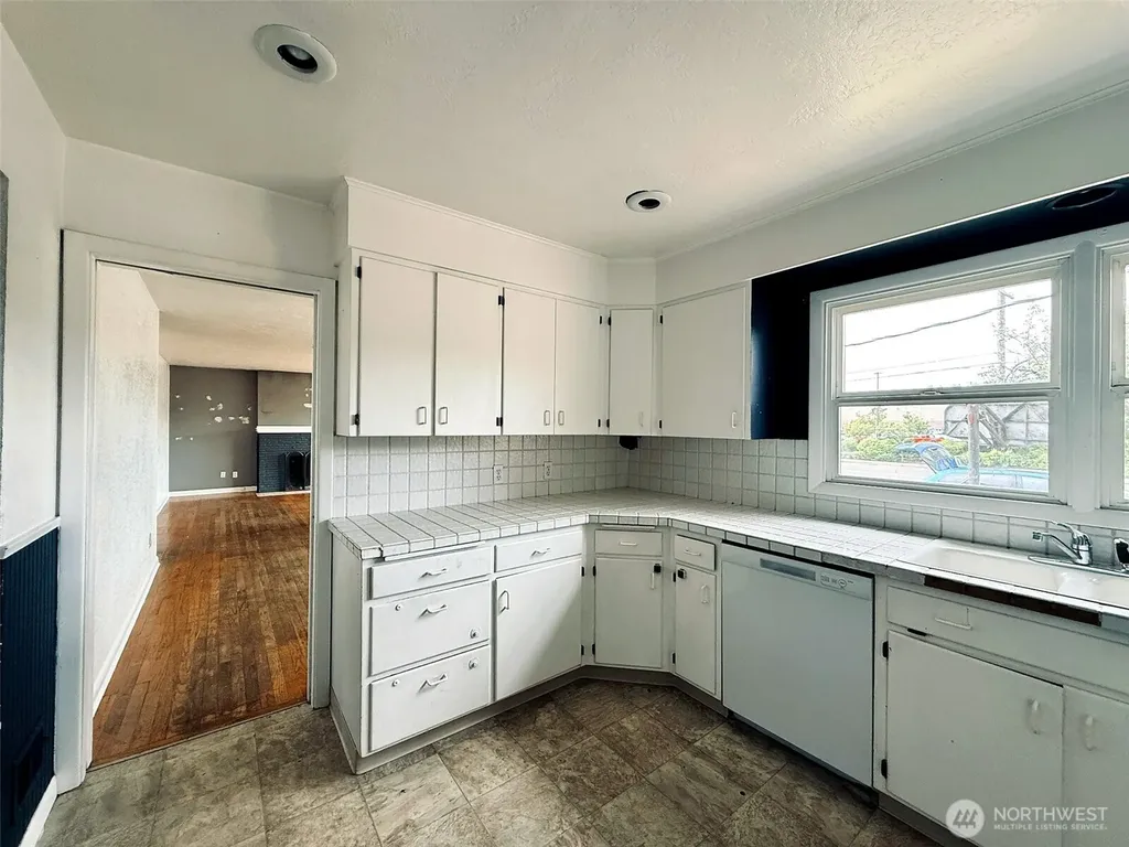 2827 Ocean Beach Highway Longview WA 98632