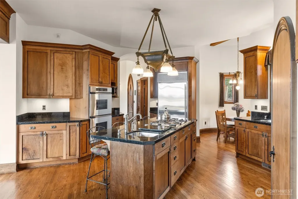 4725 W Mercer Way Mercer Island WA 98040