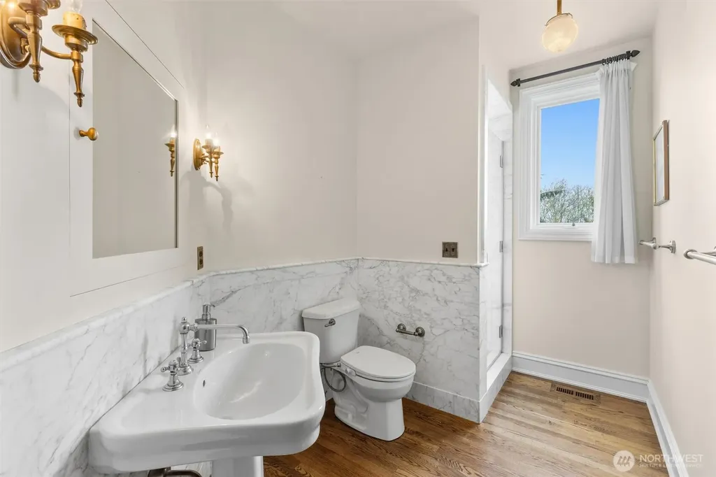 4725 W Mercer Way Mercer Island WA 98040