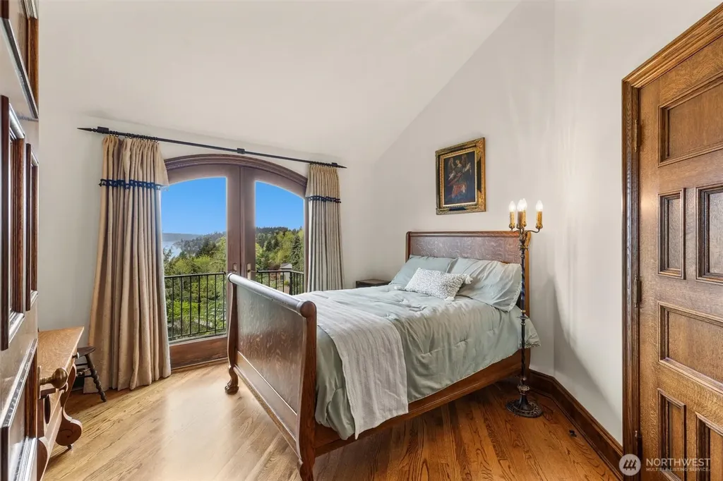 4725 W Mercer Way Mercer Island WA 98040