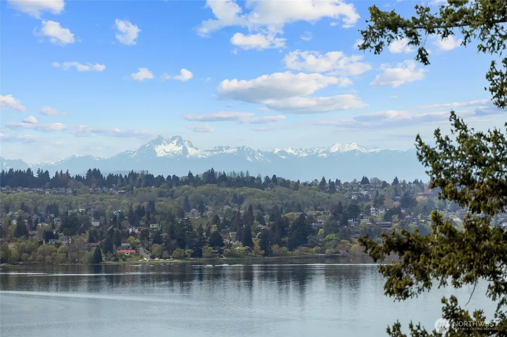 4725 W Mercer Way Mercer Island WA 98040