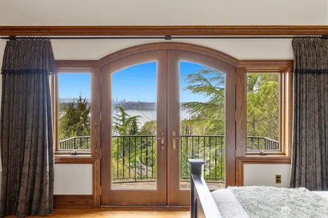 4725 W Mercer Way Mercer Island WA 98040
