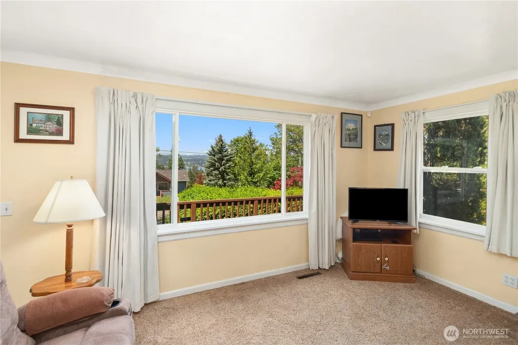 209 Tracy Avenue Port Orchard WA 98366