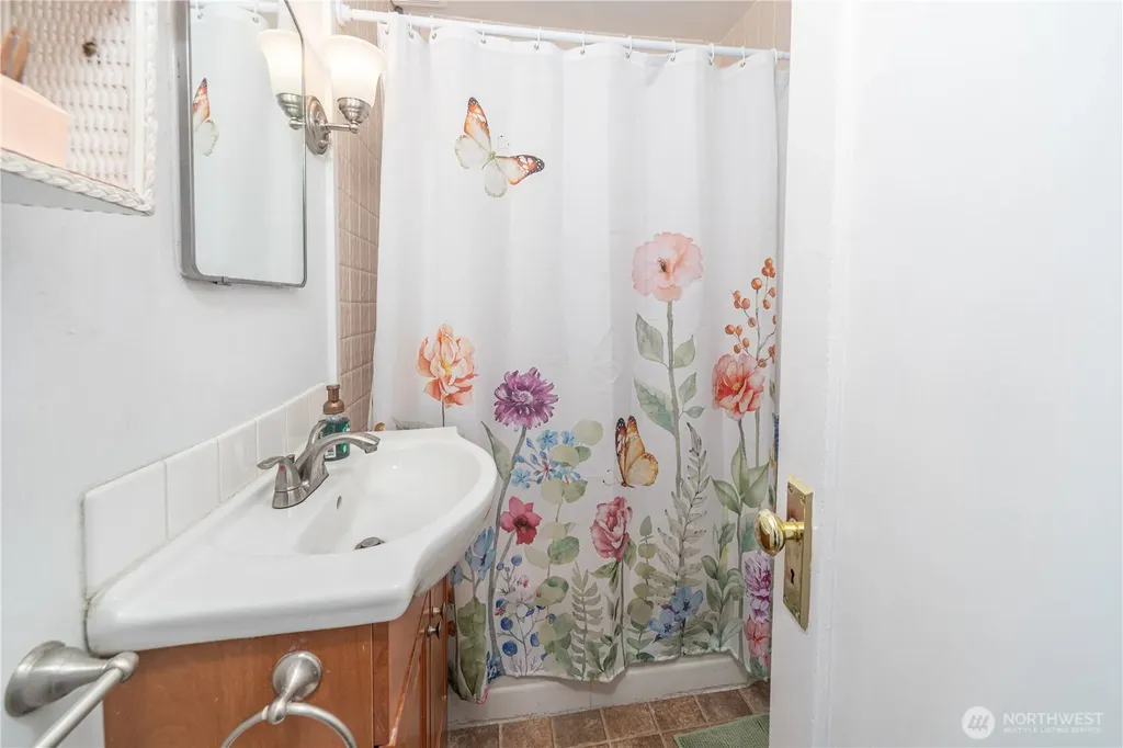 209 Tracy Avenue Port Orchard WA 98366