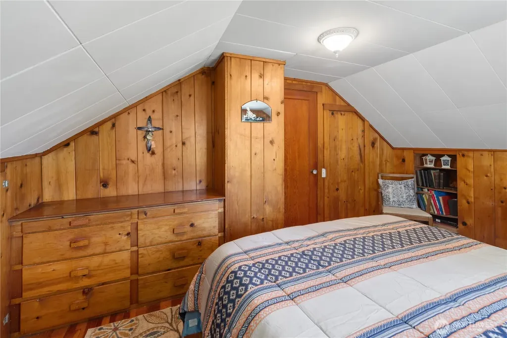 209 Tracy Avenue Port Orchard WA 98366
