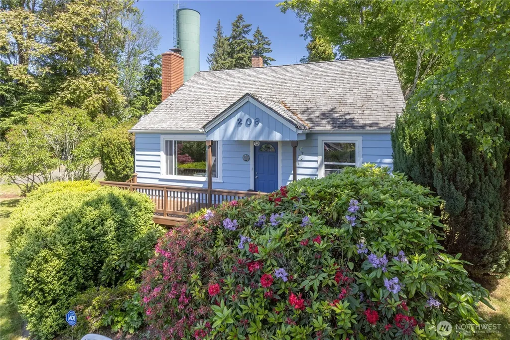 209 Tracy Avenue Port Orchard WA 98366