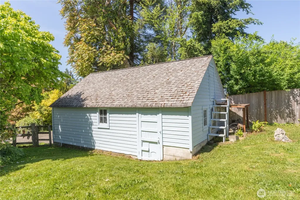 209 Tracy Avenue Port Orchard WA 98366