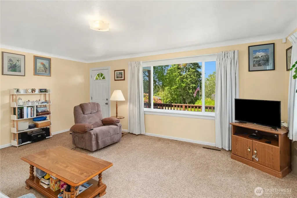 209 Tracy Avenue Port Orchard WA 98366