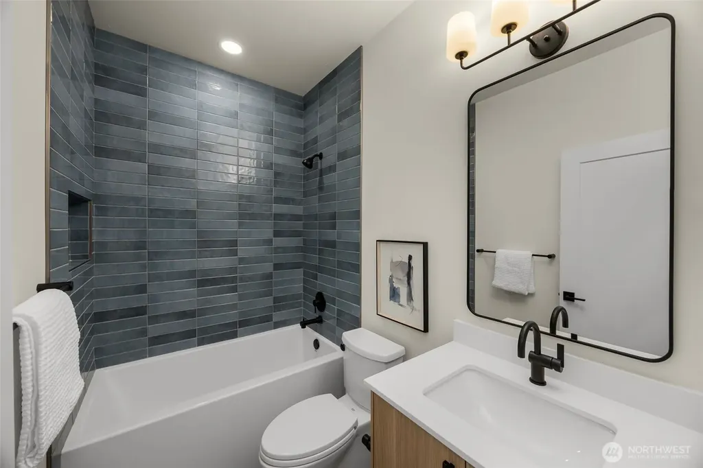 13811 84th Lane NE Kirkland WA 98034