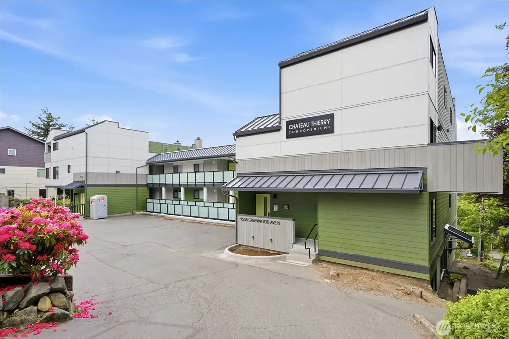 9558 Greenwood Avenue N Seattle WA 98103