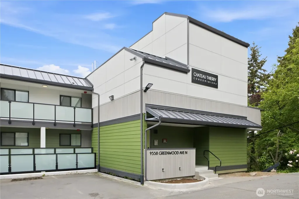9558 Greenwood Avenue N Seattle WA 98103