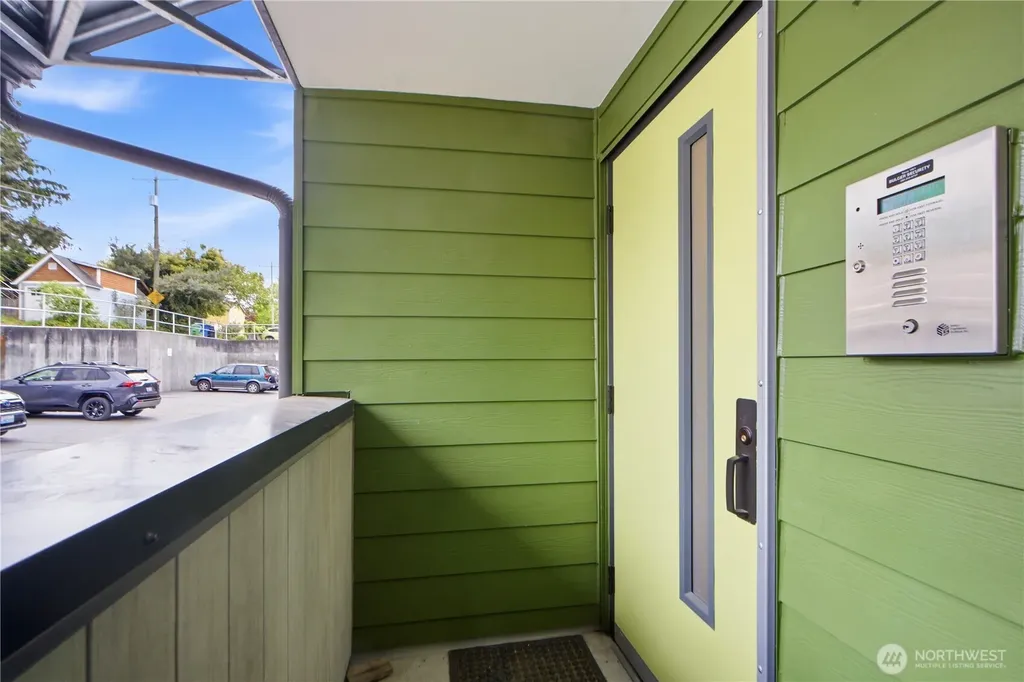 9558 Greenwood Avenue N Seattle WA 98103