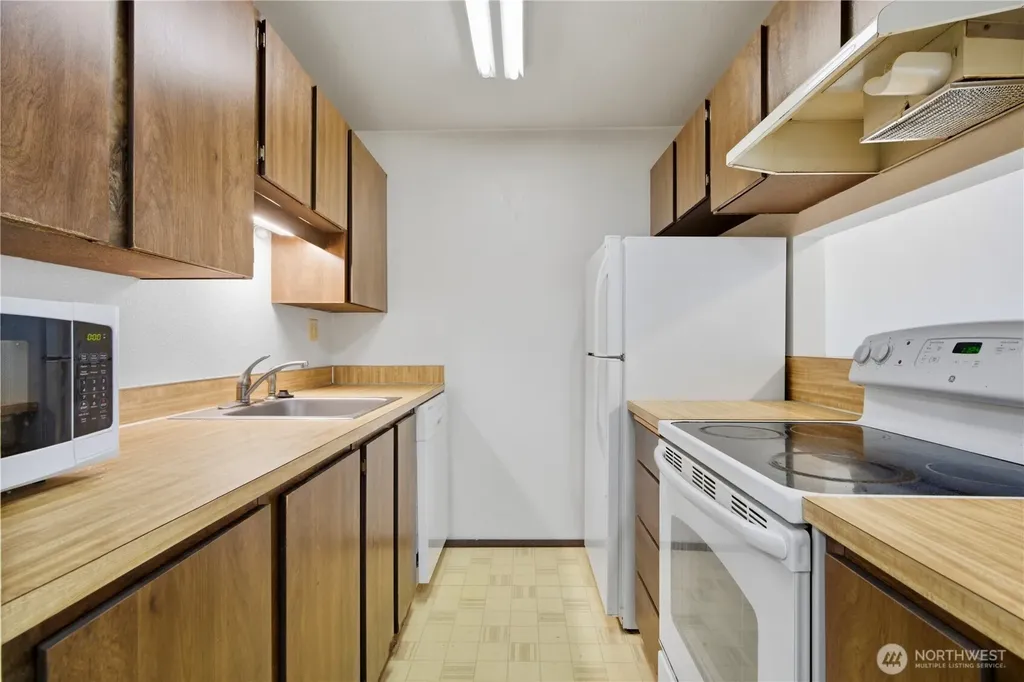 9558 Greenwood Avenue N Seattle WA 98103