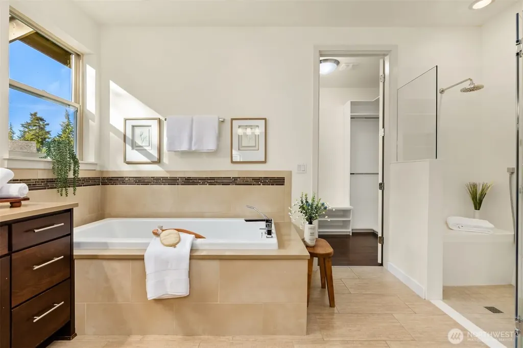 5740 Solana Lane NE Bainbridge Island WA 98110