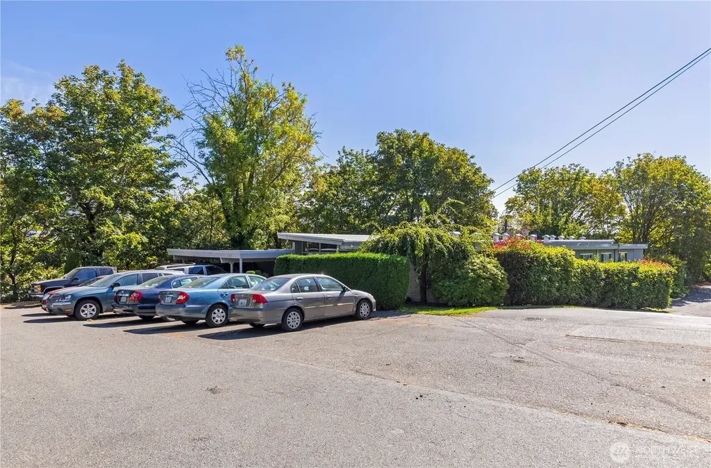 2109 W Raye Street Seattle WA 98199