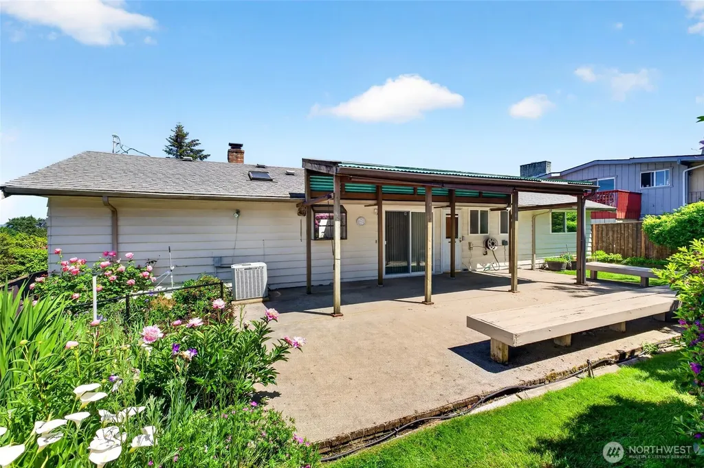 17909 50th Avenue S Seatac WA 98188