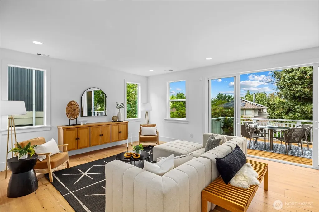 7524 33rd Avenue NE Seattle WA 98115