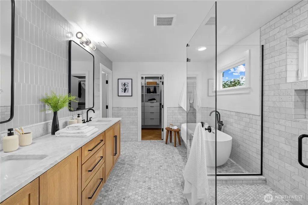 7524 33rd Avenue NE Seattle WA 98115