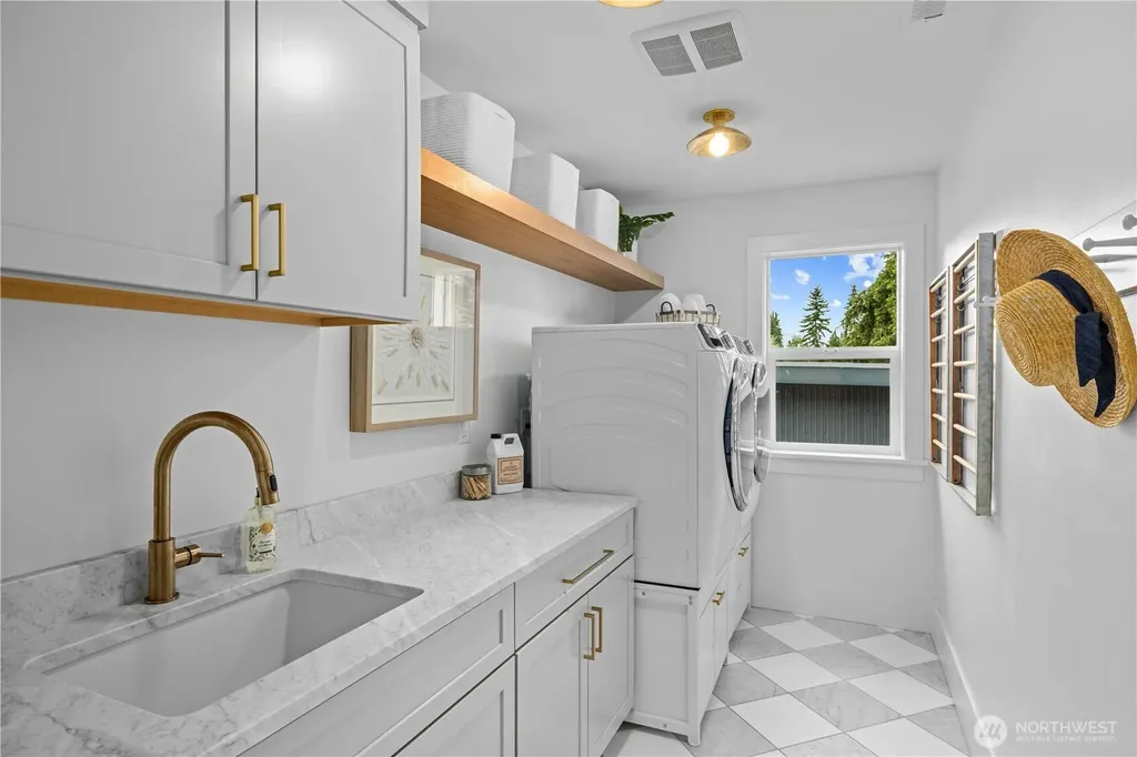 7524 33rd Avenue NE Seattle WA 98115