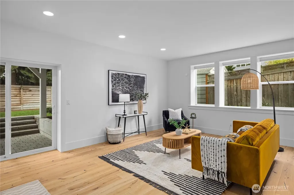 7524 33rd Avenue NE Seattle WA 98115