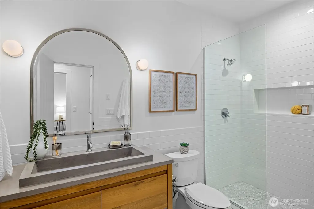 7524 33rd Avenue NE Seattle WA 98115