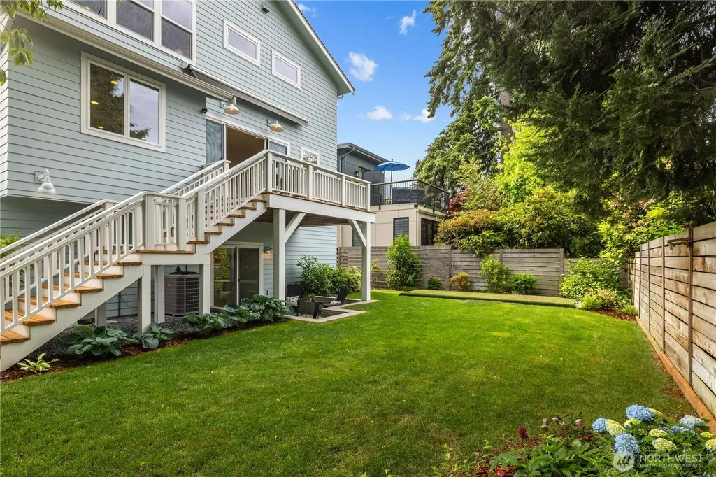 7524 33rd Avenue NE Seattle WA 98115