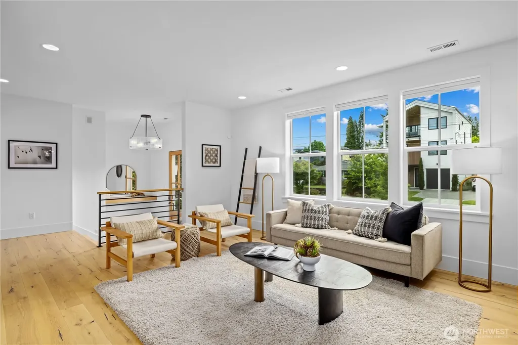 7524 33rd Avenue NE Seattle WA 98115