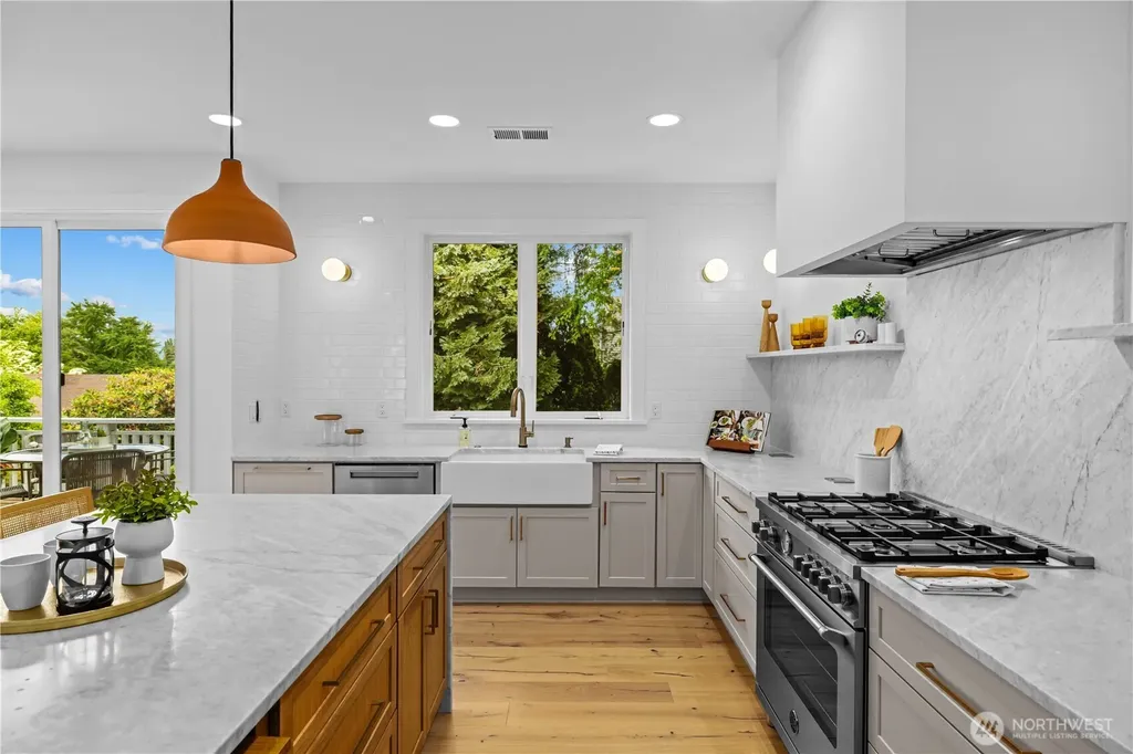 7524 33rd Avenue NE Seattle WA 98115