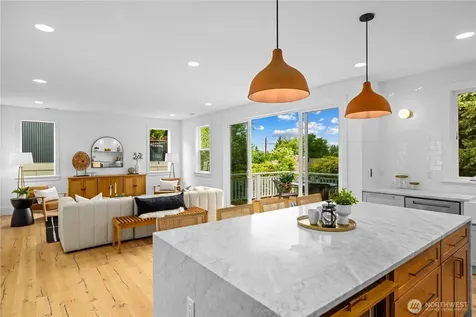 7524 33rd Avenue NE Seattle WA 98115