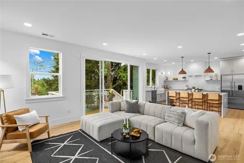 7524 33rd Avenue NE Seattle WA 98115