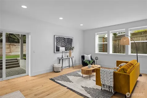 7524 33rd Avenue NE Seattle WA 98115