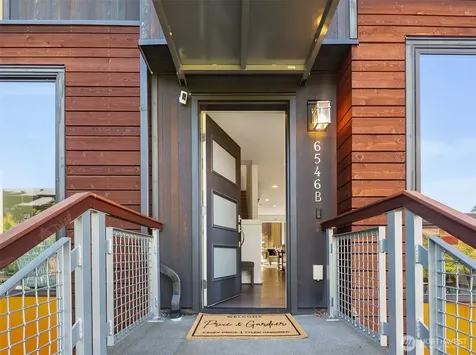 6546 32nd Avenue NE Seattle WA 98115