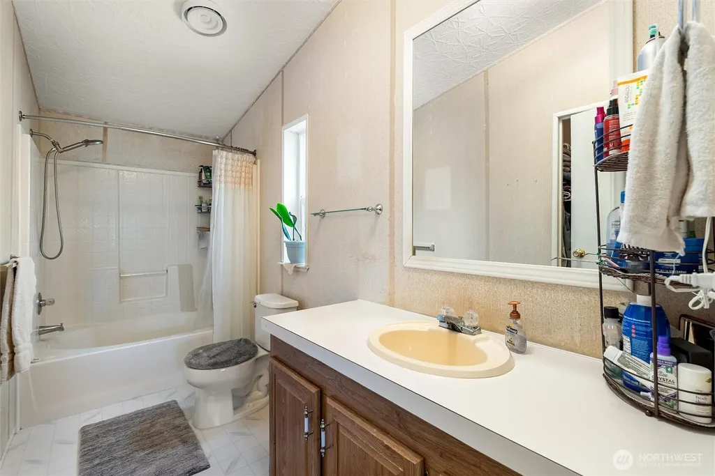 12506 142nd Avenue E Puyallup WA 98374