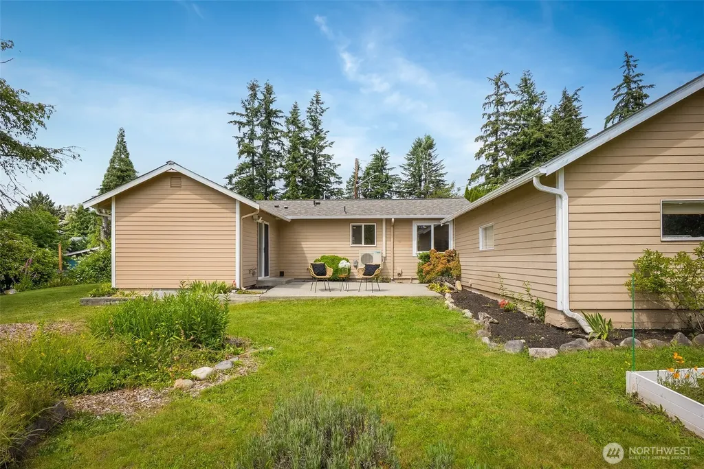 2524 200th Place SW Lynnwood WA 98036
