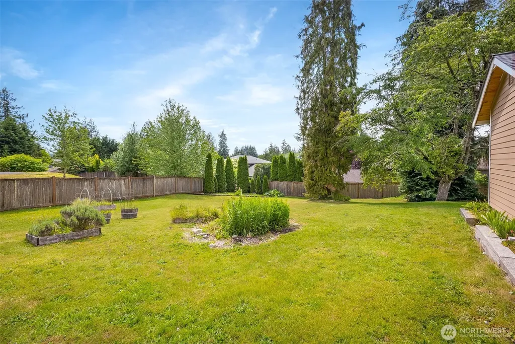 2524 200th Place SW Lynnwood WA 98036