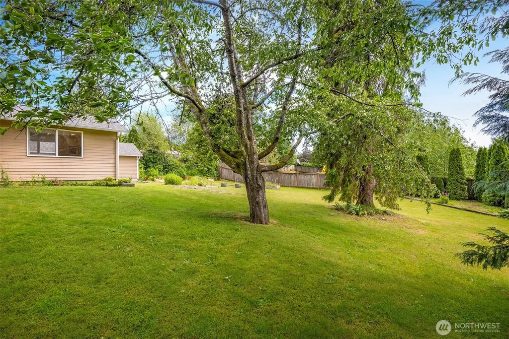 2524 200th Place SW Lynnwood WA 98036