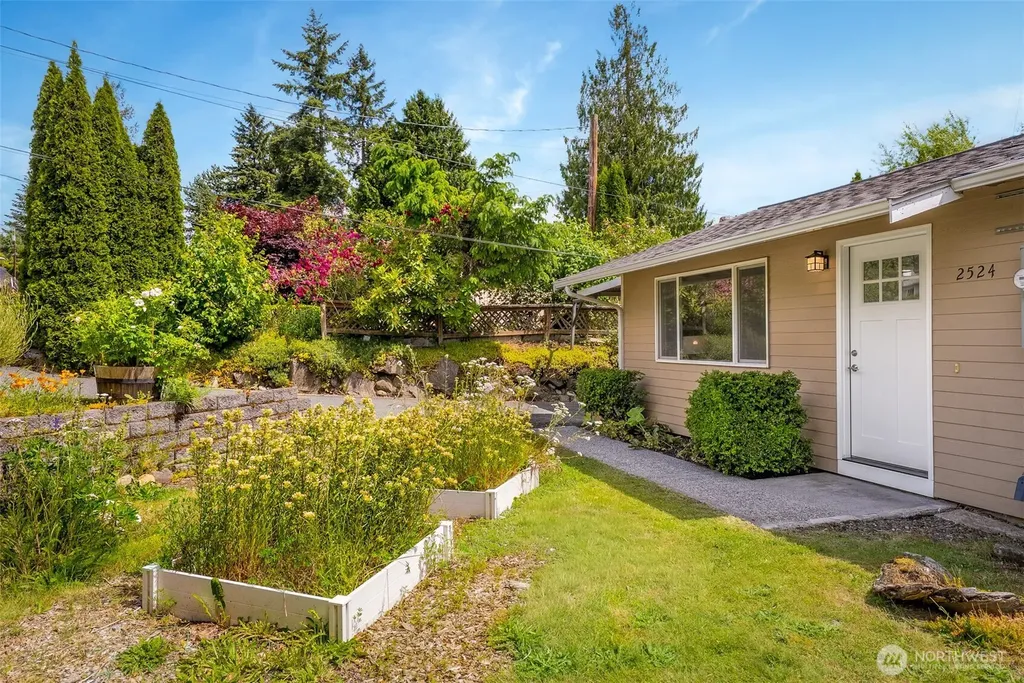 2524 200th Place SW Lynnwood WA 98036