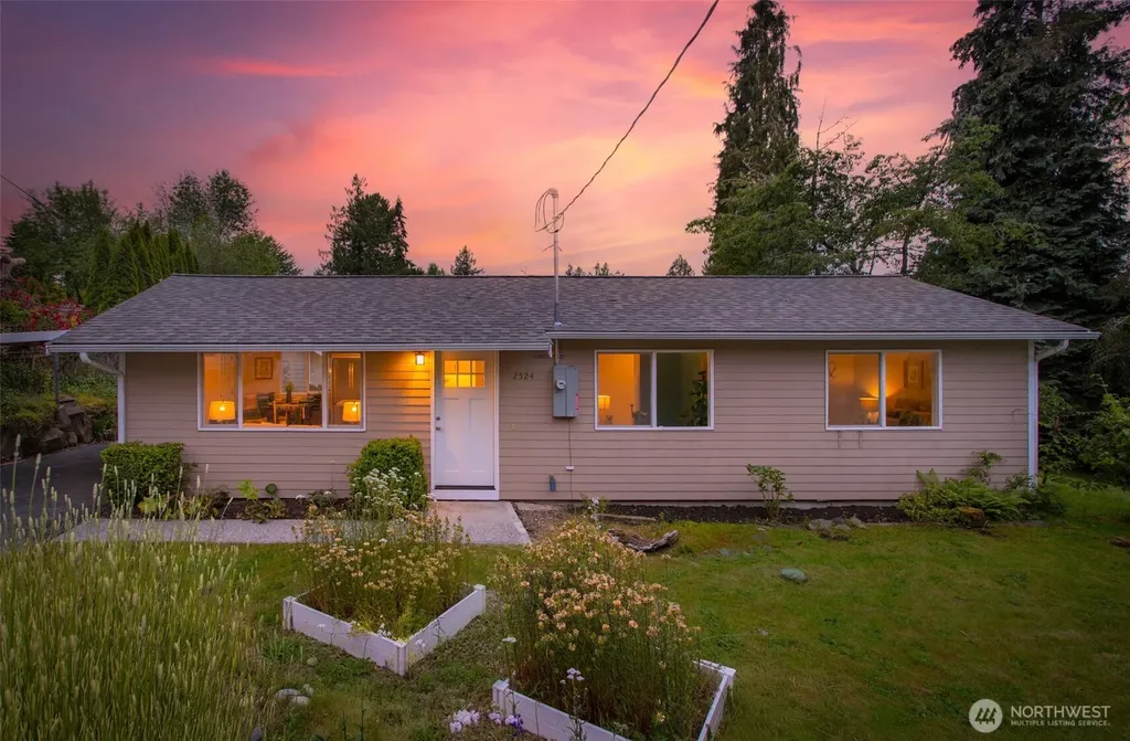 2524 200th Place SW Lynnwood WA 98036