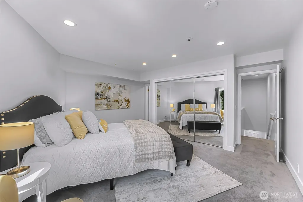 9039 NE Juanita Drive Kirkland WA 98034