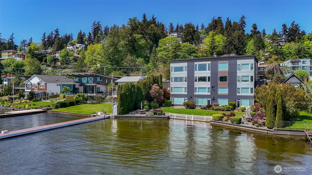 9039 NE Juanita Drive Kirkland WA 98034