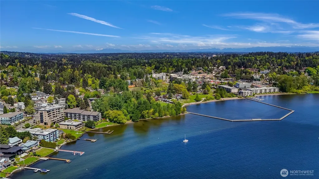 9039 NE Juanita Drive Kirkland WA 98034