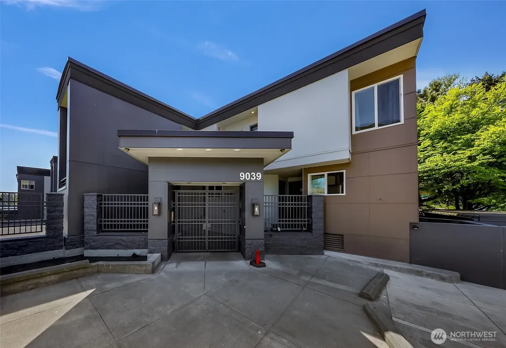 9039 NE Juanita Drive Kirkland WA 98034