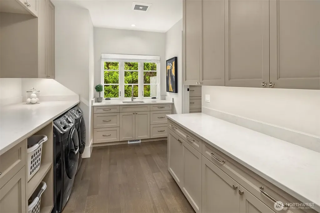 6560 163rd Place SE Bellevue WA 98006