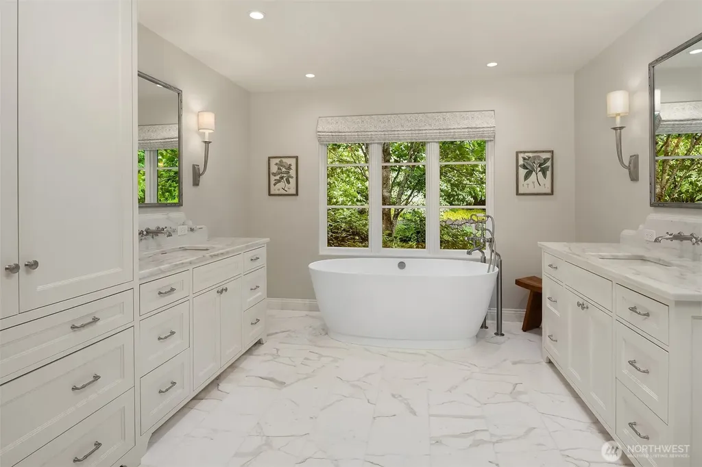 6560 163rd Place SE Bellevue WA 98006