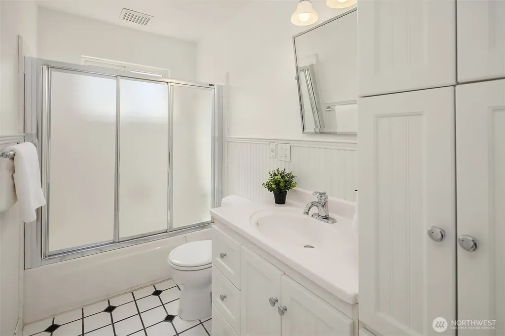 621 128th Avenue SE Bellevue WA 98005
