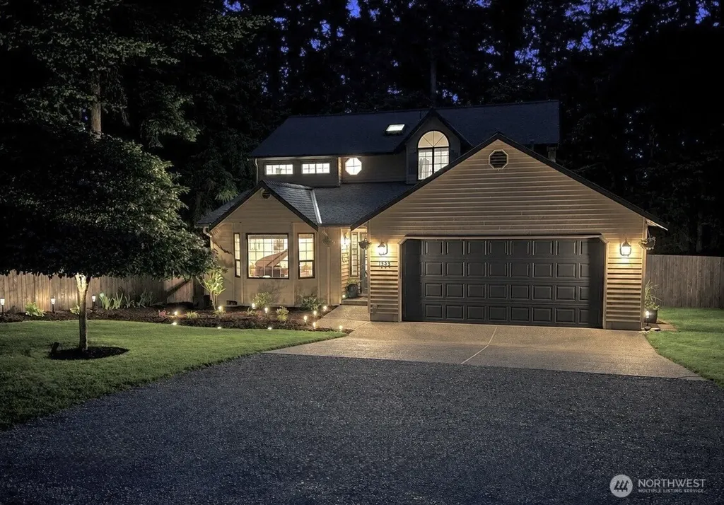 1353 Hawthorne Street NE Coupeville WA 98239