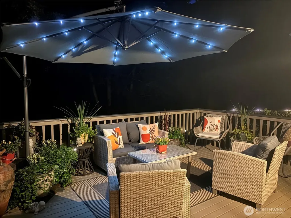 1353 Hawthorne Street NE Coupeville WA 98239