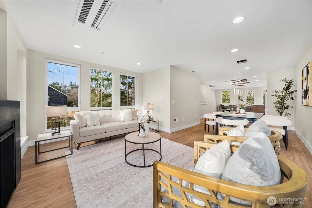 537 NW Juniper Street Issaquah WA 98027
